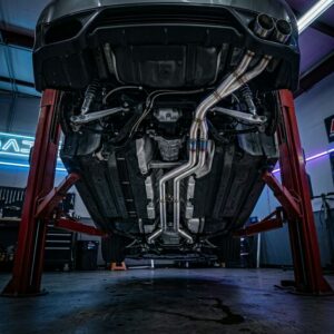 ¿El tubo de escape recto daña tu motor? Pros y Contras