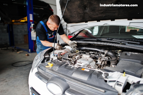 reparar un motor de carro