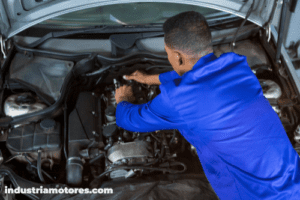 repara un motor de carro