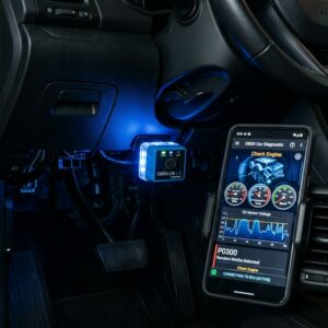 Escaner OBD2 Bluetooth conectado a un puerto de coche transmitiendo datos en vivo al smartphone